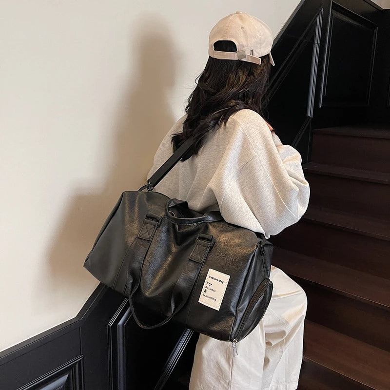 Multi functional sports and fitness bag, short distance travel bag, large capacity, lightweight crossbody luggage bag